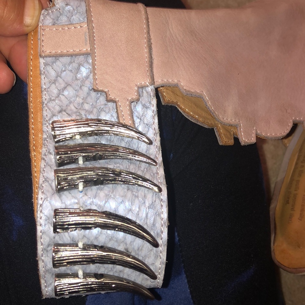 Deefind Platform With High Heels - image 7